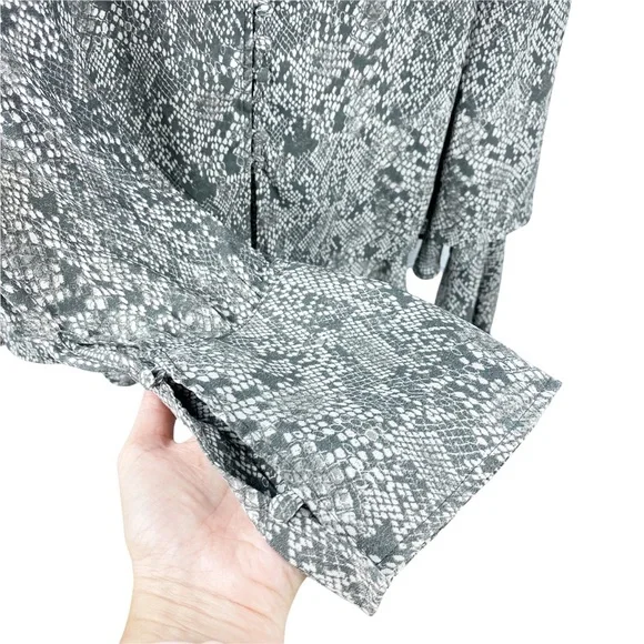 Free People Muse Snakeskin Python Button Front Long Sleeve Top Peasant Small - Picture 10 of 15